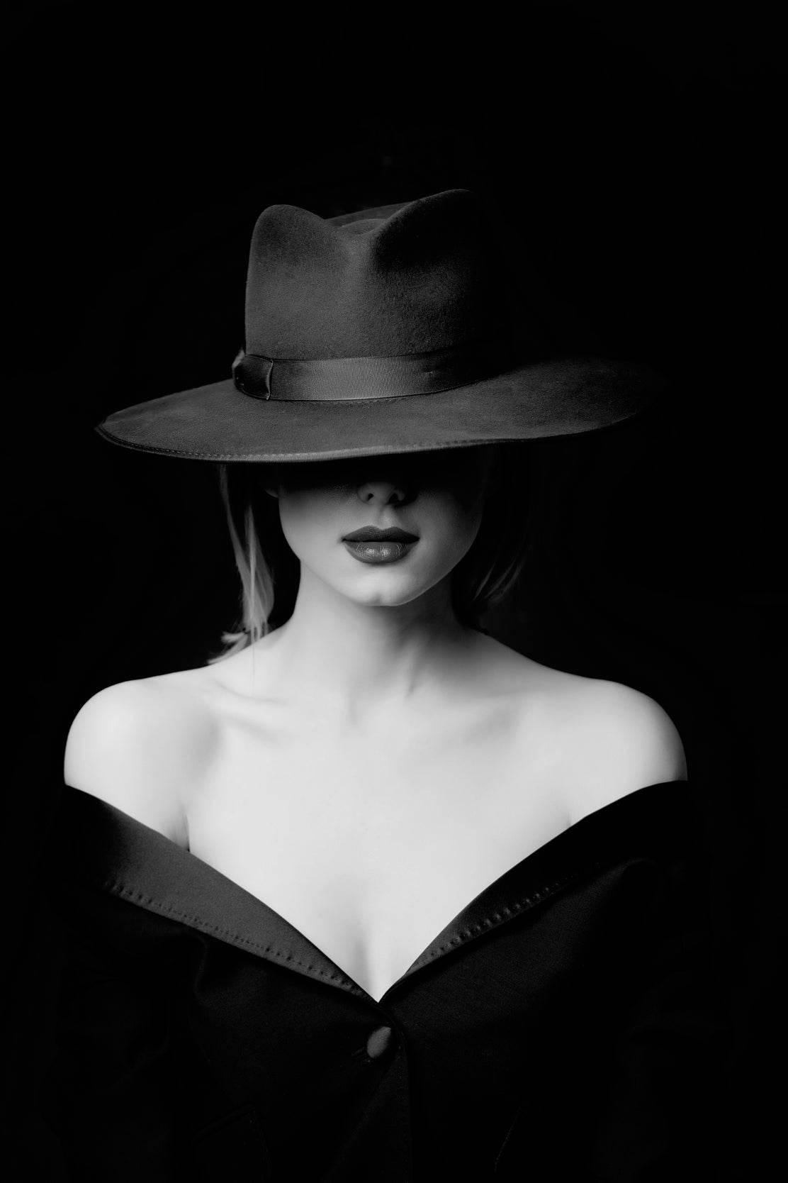 Elegant Lady With Hat Black & White Wall Art - beink online art store